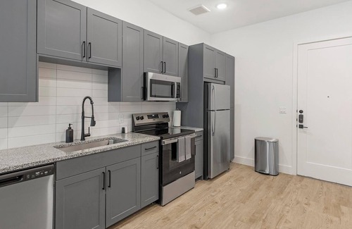 Denton Apartment | Landing | Stylish 1BD in Denton