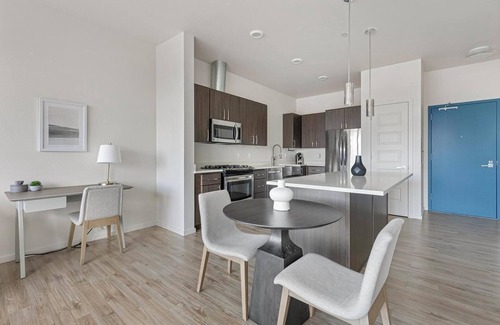 Hayden Island Apartment | Landing | Stylish 1BD, Pool, Clubhouse
