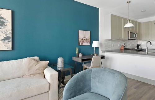 Houston Apartment | Landing | Stylish 1BD, Pool, Gym