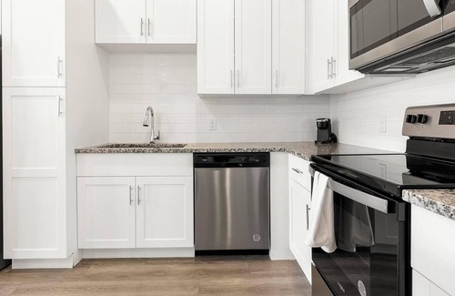 Southeast Orlando Apartment | Landing | Stylish 1BD, Pool, Gym