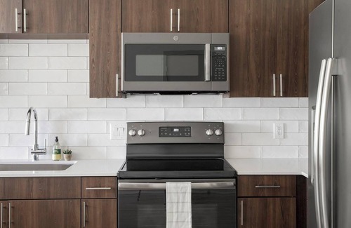 Brentwood Apartment | Landing | Stylish 1BD, Rooftop Lounge, Courtyard