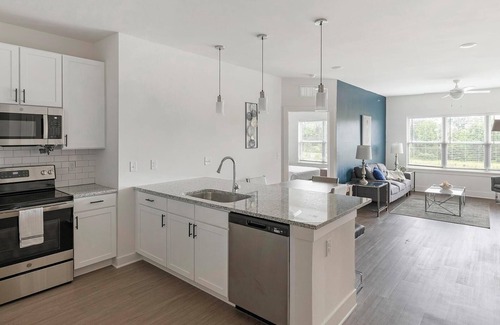 Athens Apartment | Landing | Stylish 2BD, Gym, Pool