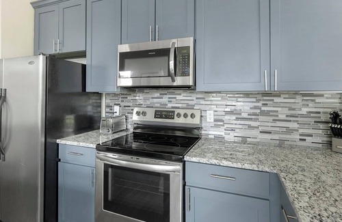 Nassau Bay Apartment | Landing | Stylish 2BD, Yoga Studio, Gym