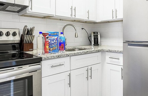 Fort Wayne Apartment | Landing | Stylish Studio, Pool, Gym