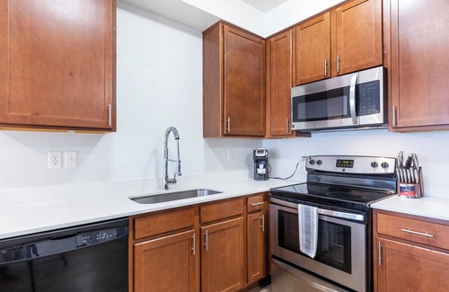 South Salt Lake Apartment | Landing | Stylish 1BD, Gym, Courtyard