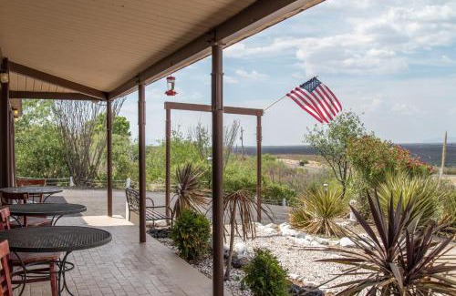 Tombstone Hotel | Landmark Lookout Lodge