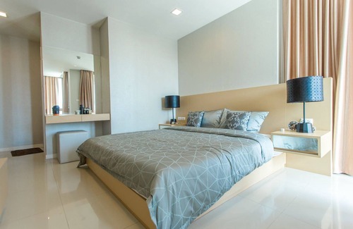 Bang Sao Thong Hotel | Landmark Residence