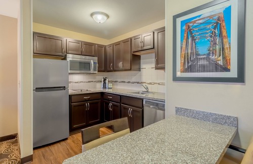 Williston Hotel | Landmark Suites