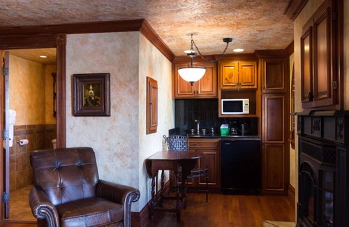Loudonville Hotel | Landoll's Mohican Castle