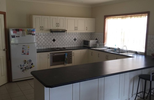 Moonta Bay House | Lane-way Holiday Rental -3 Minutes walk from the beach