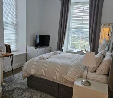 Inverkip Bed & Breakfast | Langhouse Castle Bed and Breakfast