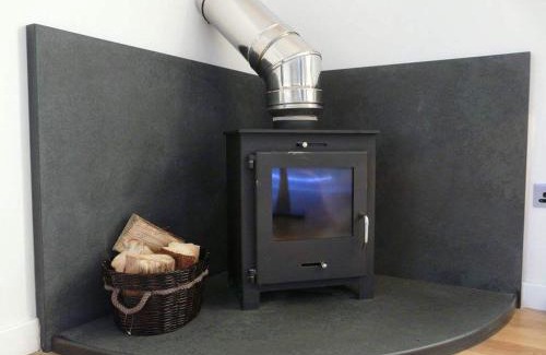 Wick House | Langley Cottage with patio, spacious rooms - part of Langley Serviced Apartments several properties in Wick