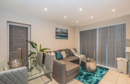 Farnham Common Apartment | Langston House: 2 Bed, 2 Bath Luxury Apartment