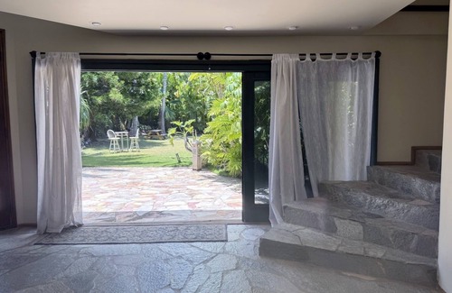 Lanikai House | Lanikai Paradise across the street from the beach with AC and Parking!