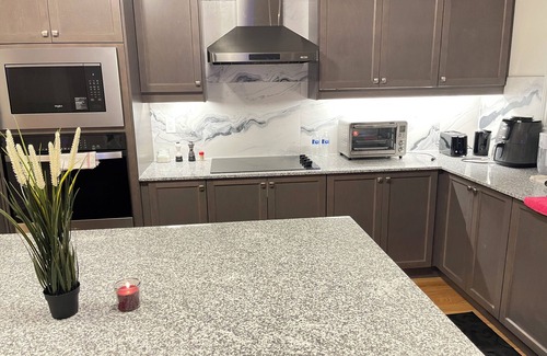 Durham Region House | Lankz Kedron Retreat - Spacious 5 Bedroom and 3.5 Bathroom
