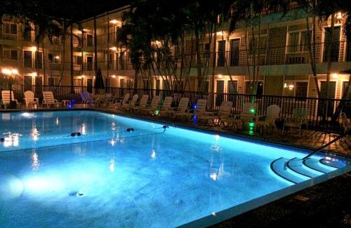Whitfield Hotel | Lantern Inn & Suites - Sarasota