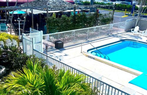 Whitfield Hotel | Lantern Inn & Suites - Sarasota