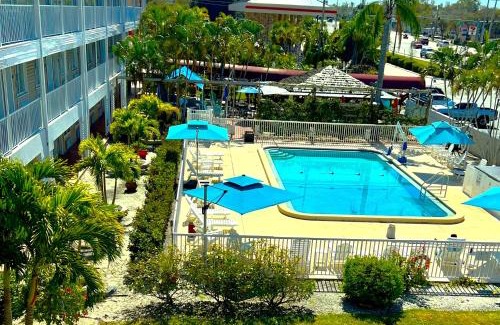 Whitfield Hotel | Lantern Inn & Suites - Sarasota