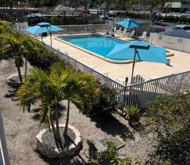 Whitfield Hotel | Lantern Inn & Suites - Sarasota