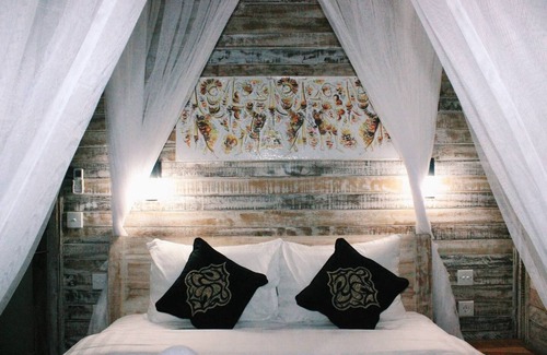 Mushroom Bay Cabin | Lanussa Hill Villa. Top Hill Villa with Sea Views