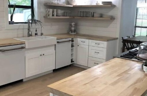 Shady Hollow House | Lap Pool, Infrared Sauna & 1+ Acre in South Austin