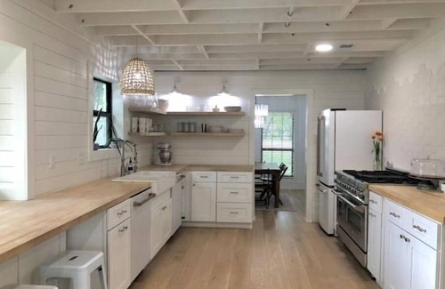 Shady Hollow House | Lap Pool, Infrared Sauna & 1+ Acre in South Austin