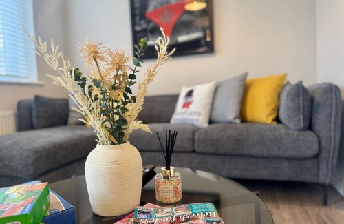 Belle Vue House | Lapford Luxe - Stylish 3Bdr by Etihad and Coop Live