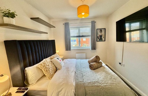Belle Vue House | Lapford Luxe - Stylish 3Bdr by Etihad and Coop Live