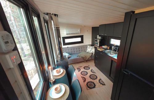 Kolari House | Lapland Riverside, Landscape Cabin, KUUKKELI, Ylläs, Tiny Home with Sauna, Fireplace, Terrace, BBQ, Wifi, Ski, Fishing, Pets OK