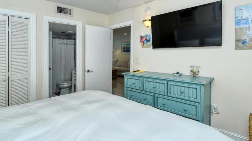 Longboat Key Apartment | LaPlaya 102E-Tropical garden view near the pool!