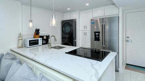 Longboat Key Apartment | LaPlaya 102E-Tropical garden view near the pool!