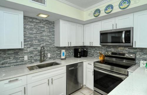Longboat Key Apartment | LaPlaya 106A Beach front Just steps to the white sand and turquoise Gulf of Mexico
