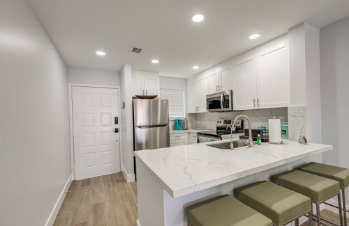 Rock Harbor Condo | Laptop-Friendly Key Largo Condo w/Pool View!