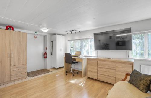 Laugardalur Apartment | Lara Studio in Laugardalur valley, Reykjavík Central Park and Botanical Garden, Private entrance, FREE Private Parking on side