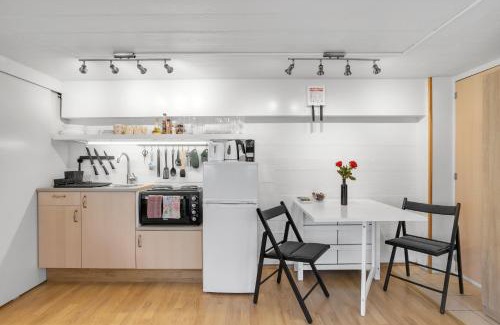 Laugardalur Apartment | Lara Studio in Laugardalur valley, Reykjavík Central Park and Botanical Garden, Private entrance, FREE Private Parking on side