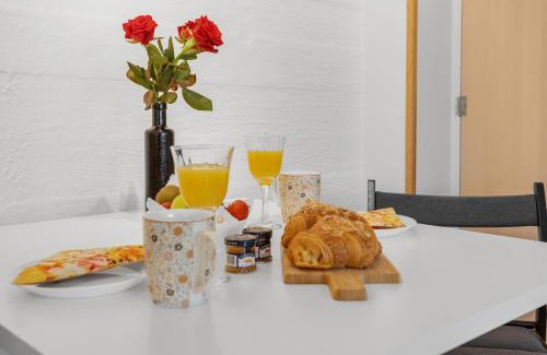 Laugardalur Apartment | Lara Studio in Laugardalur valley, Reykjavík Central Park and Botanical Garden, Private entrance, FREE Private Parking on side