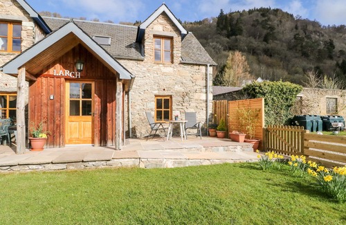 Weem Cottage | LARCH COTTAGE, pet friendly, with a garden in Aberfeldy