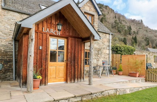 Weem Cottage | LARCH COTTAGE, pet friendly, with a garden in Aberfeldy