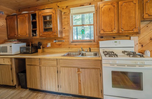 Old Forge House | Larch Lakehouse Waterfront! - w/dock & firepit - .5 miles to town Sleeps 7