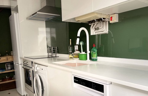 Laredo Apartment | LAREDO Spacious light, bright 3 bedroom apartment. Walk to the large sandy bay.