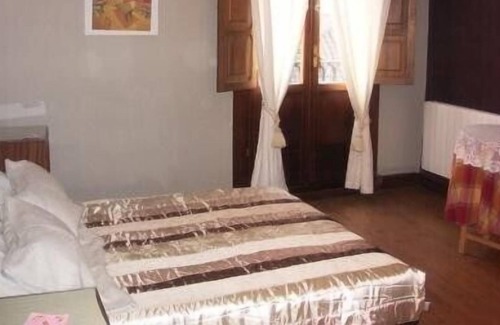 Laredo Apartment | LAREDO Spacious light, bright 3 bedroom apartment. Walk to the large sandy bay.