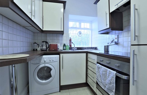 Ballsbridge House | Large 1 bed Apt, in the best location in Dublin!