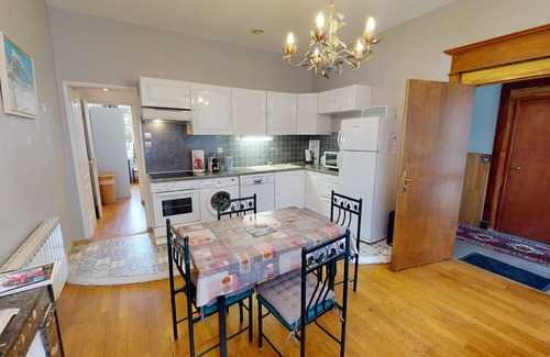Bagneres-de-Luchon Apartment | Large 1-bedroom T2 on Etigny lane, ideal for vacationers and curists.
