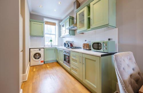 Holborn and Covent Garden Apartment | Large 1 Bedroom in Center of London 3