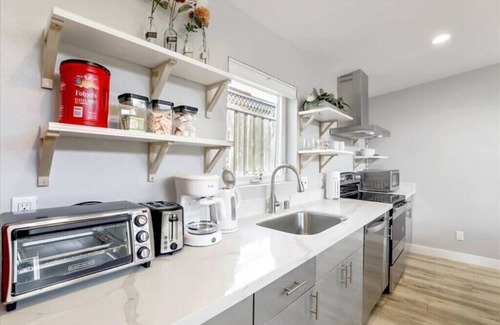 San Ramon House | Large 1bed unit king bed w/ac parking FULL kitchennn