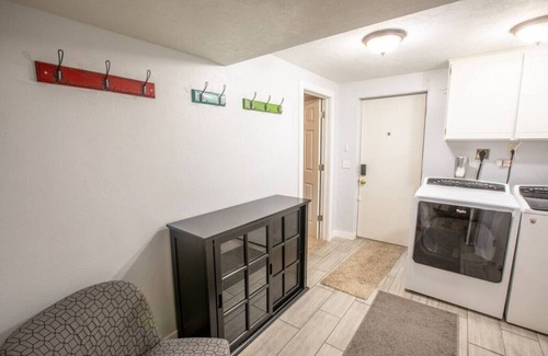 Cottonwood Heights Apartment | Large 2 BD Basement Apt|Cute n Cozy|Close to Ski