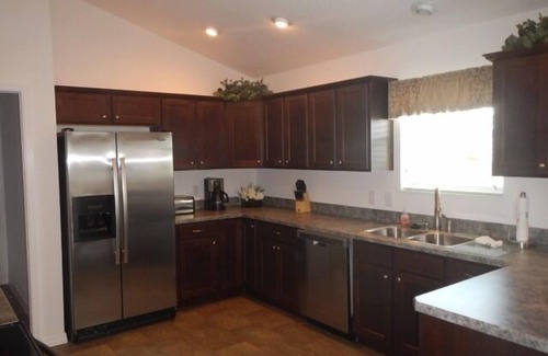 Gilchrist House | Large 2 Bdrm & Den Designer home w/Golf Cart & WiFi!