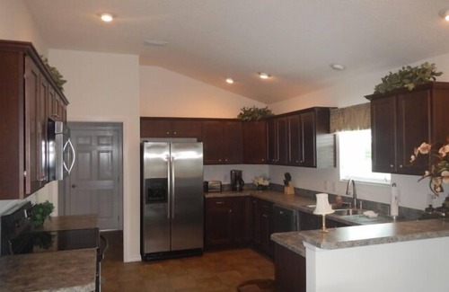 Gilchrist House | Large 2 Bdrm & Den Designer home w/Golf Cart & WiFi!