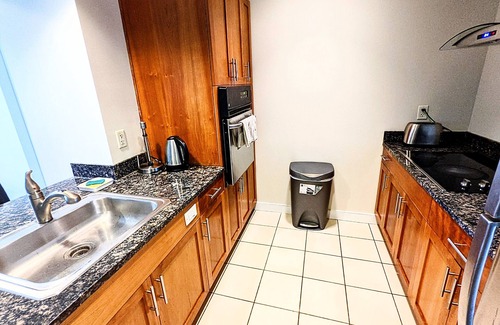 West End Apartment | Large 2 Bed/2 Bath, Modern Building, Across MGH, Centrally Located Parks shops