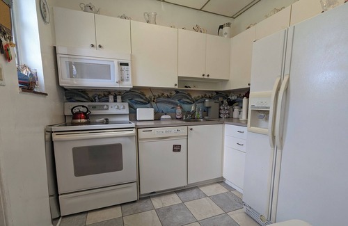 Riviera Estates House | LARGE! 2 bedrm w/sunrm & office. Experience our exclusive SoMi neighborhoodđ